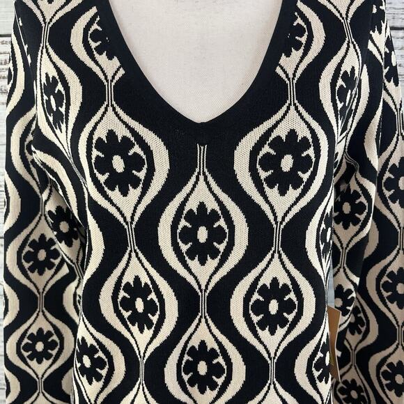 Cyrus Pullover Sweater Top size Medium Black Ivory Floral Motif Stretch Career - Picture 5 of 10